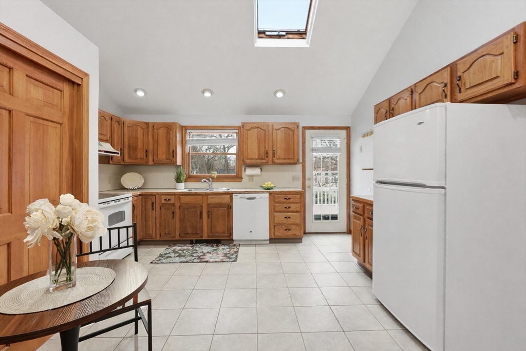 28 Nonquit Street Worcester, MA 01604 - Photo 33 of 42