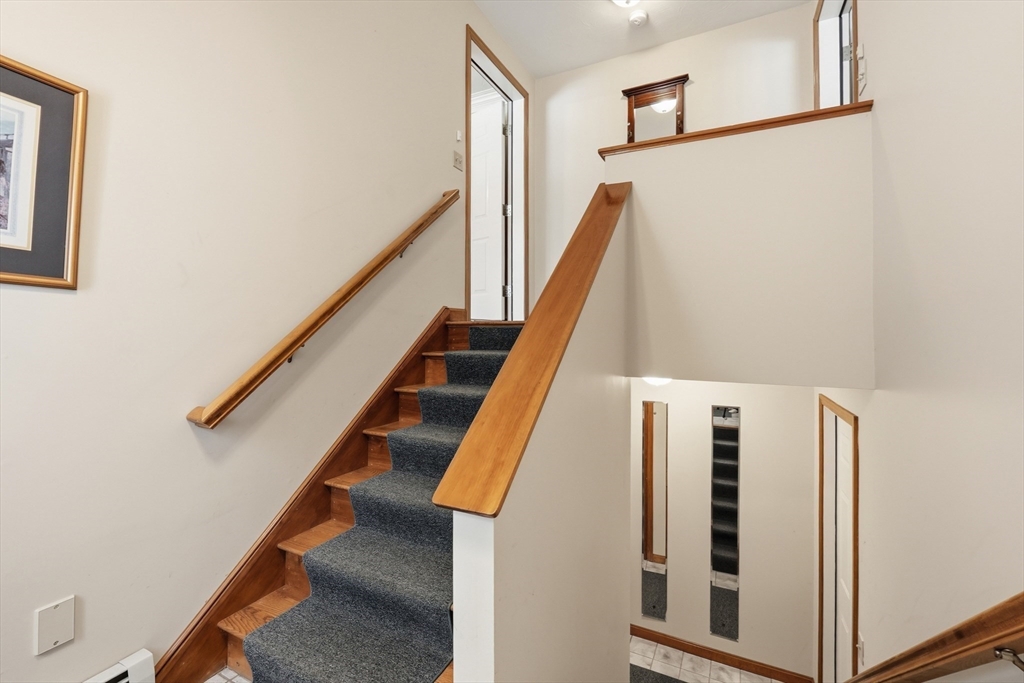 28 Nonquit Street Worcester, MA 01604 - Photo 4 of 42