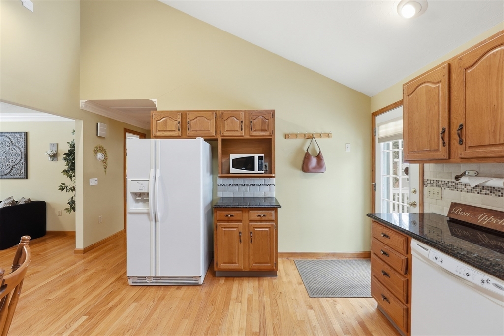 28 Nonquit Street Worcester, MA 01604 - Photo 10 of 42