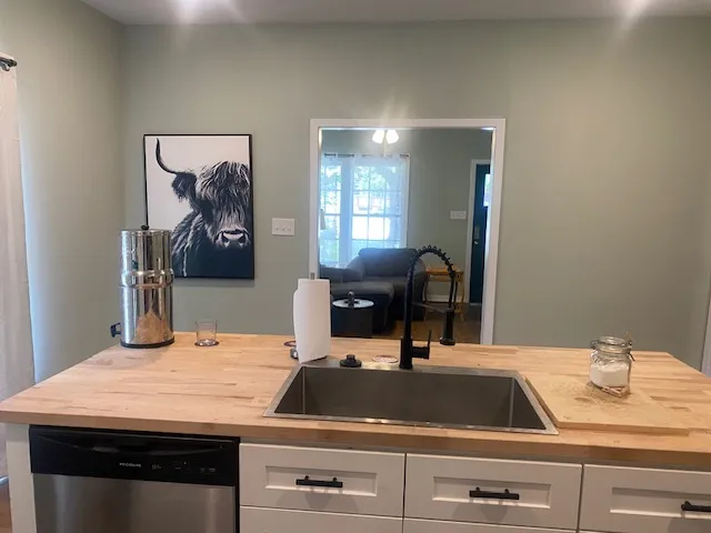 a close view of sink and tap