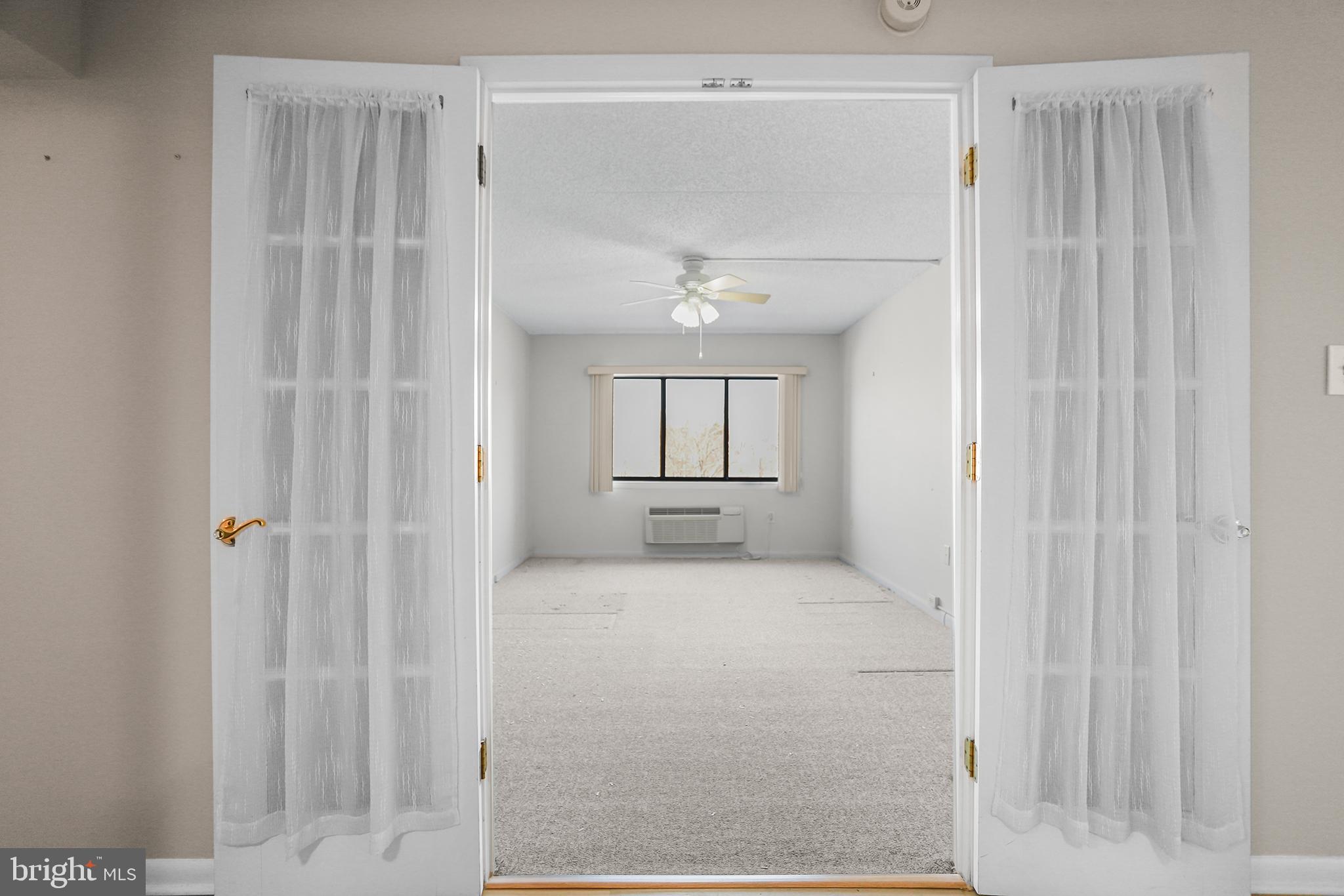 800 Avondale Road, Unit 6J Wallingford, PA 19086 - Photo 12 of 28 Bright and airy entryway to a spacious room.