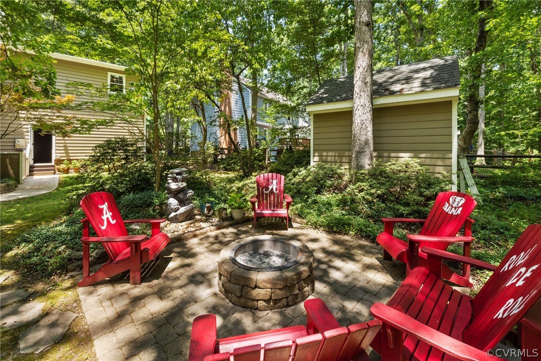 13817 Shadow Ridge Road Midlothian, VA 23112 - Photo 33 of 34 a backyard of a house with outdoor seating
