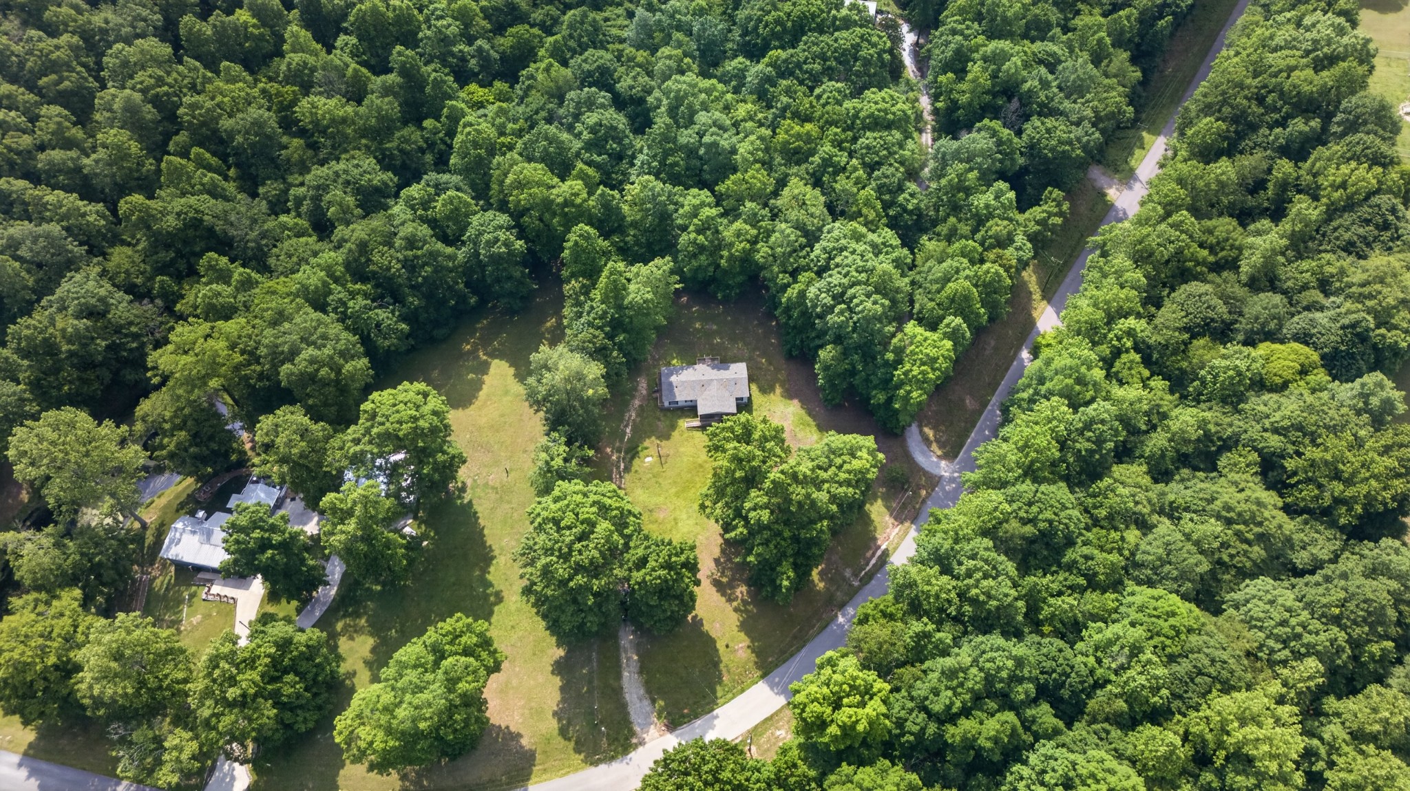 228 Shasteen Ridge Road Lynchburg, TN 37352 - Photo 5 of 53 an aerial view of a forest with houses