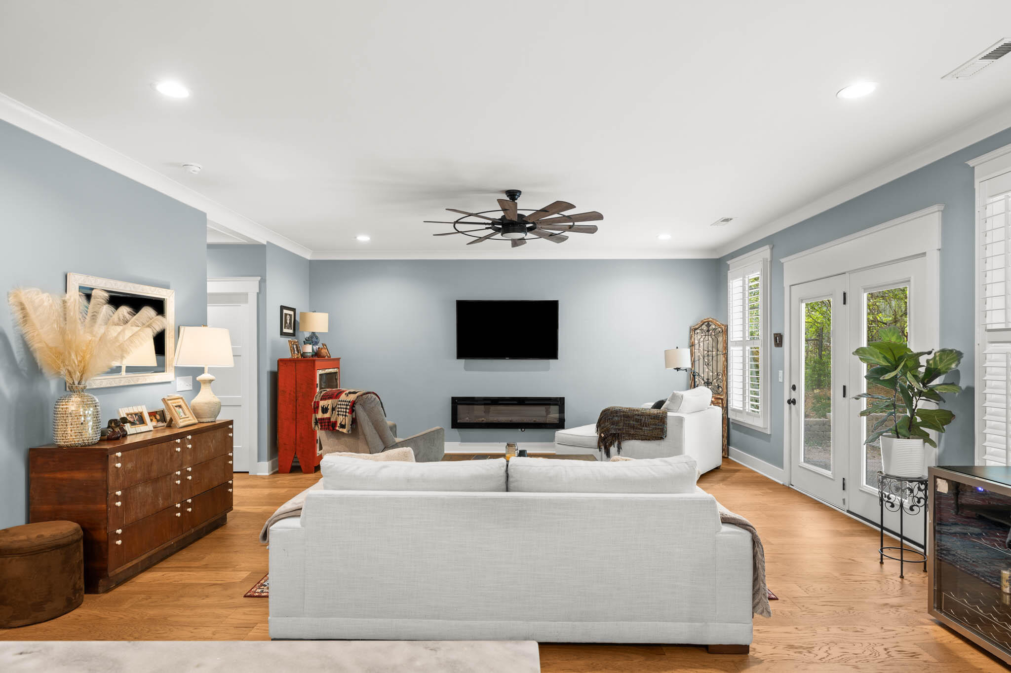 637 Lullwater Road Chattanooga, TN 37405 - Photo 16 of 40 Living Room