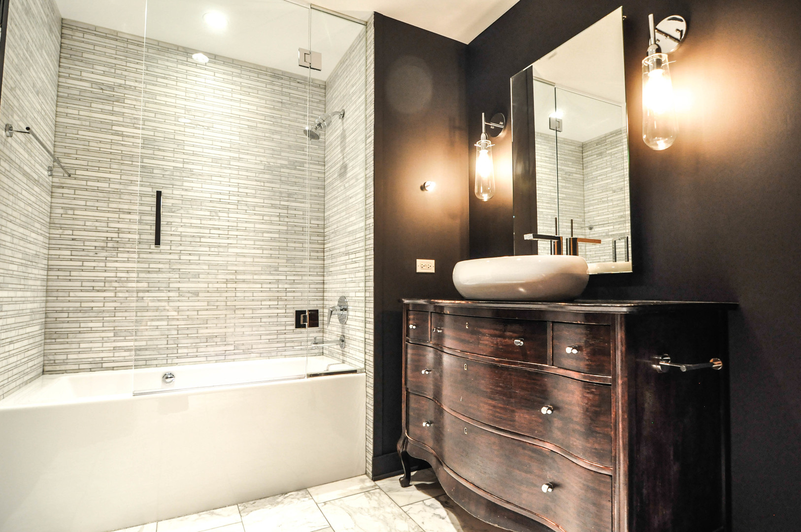 8 East Randolph Street, Unit 2807 Chicago, IL 60601 - Photo 16 of 37 a bathroom with a bathtub and a sink
