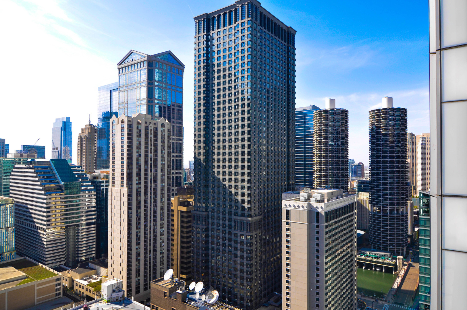 8 East Randolph Street, Unit 2807 Chicago, IL 60601 - Photo 21 of 37 a city view with tall buildings
