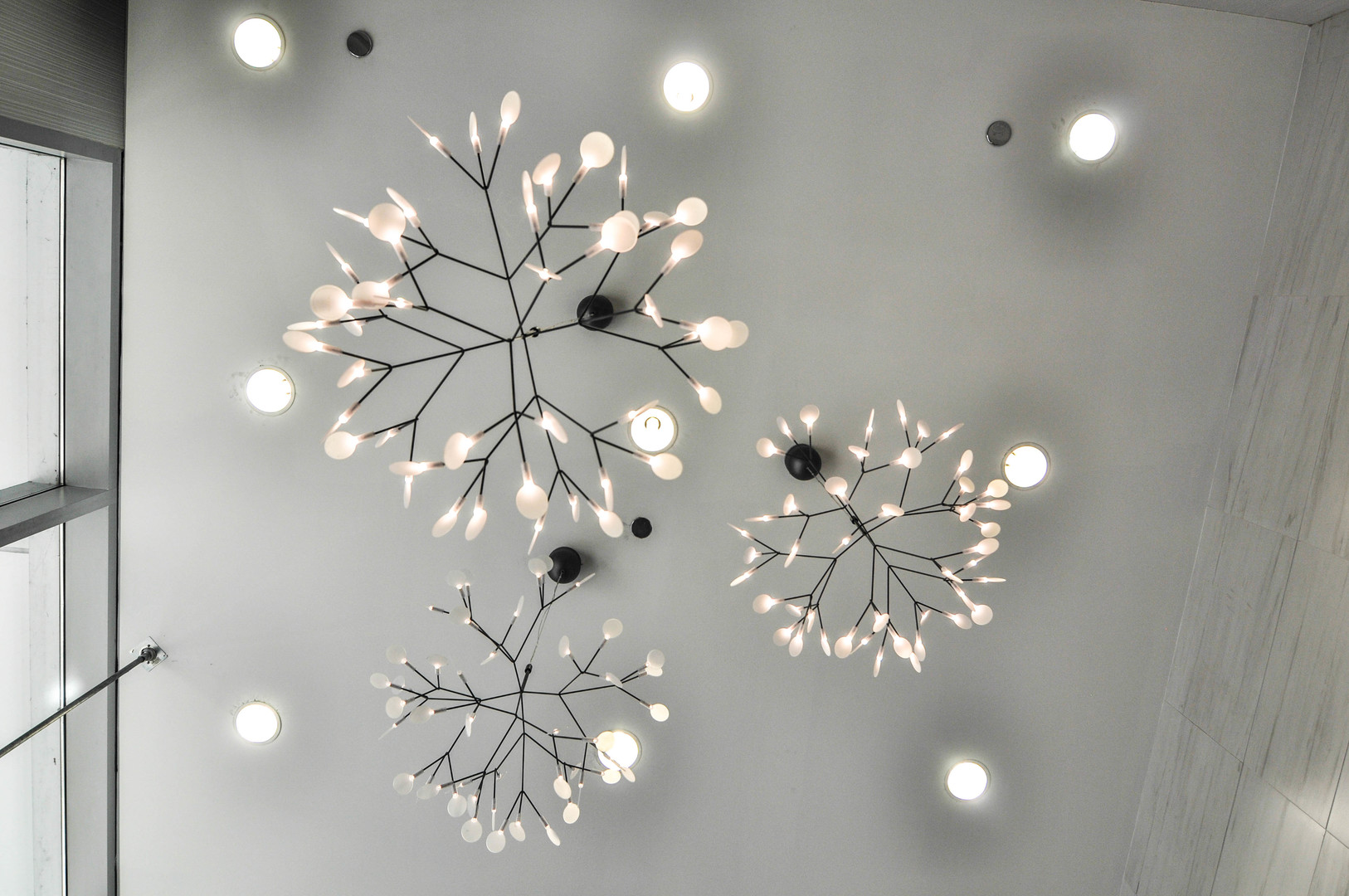 8 East Randolph Street, Unit 2807 Chicago, IL 60601 - Photo 35 of 37 a view of a chandelier in a room