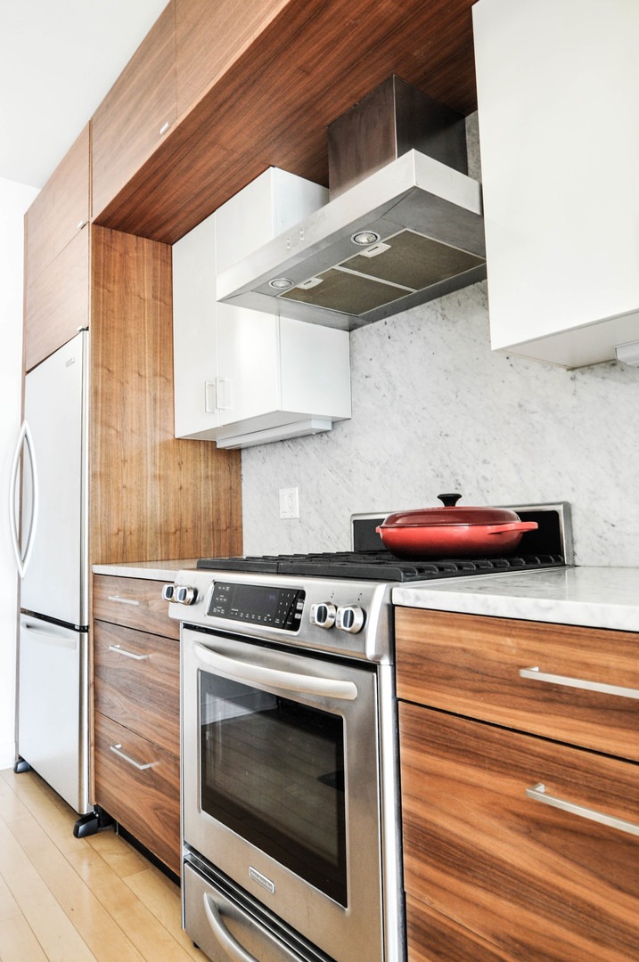 8 East Randolph Street, Unit 2807 Chicago, IL 60601 - Photo 6 of 37 a kitchen with a stove and a microwave