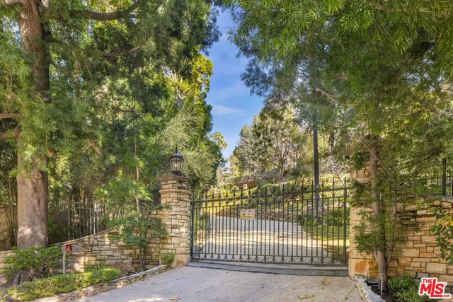 $10,500,000 | 560 North Beverly Glen Boulevard, Los Angeles, CA 90077