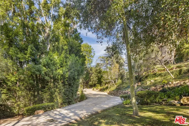 $10,500,000 | 560 North Beverly Glen Boulevard, Los Angeles, CA 90077