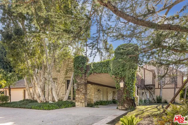 $10,500,000 | 560 North Beverly Glen Boulevard, Los Angeles, CA 90077