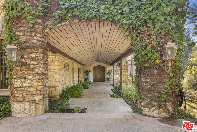 $10,500,000 | 560 North Beverly Glen Boulevard, Los Angeles, CA 90077