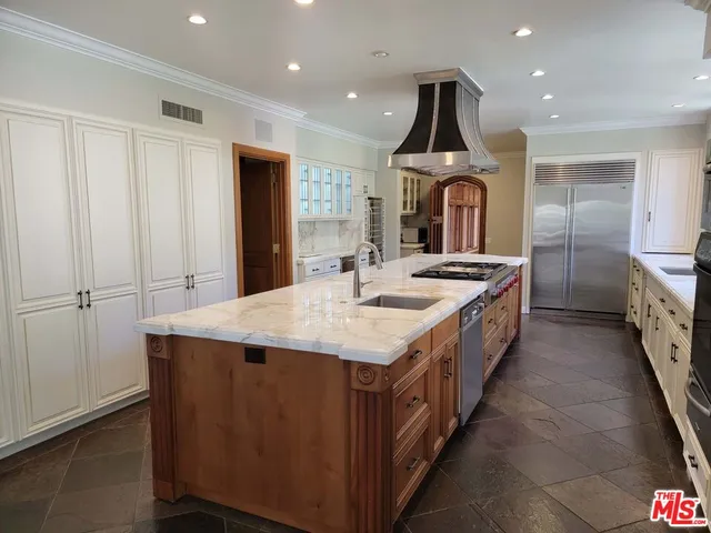 $10,500,000 | 560 North Beverly Glen Boulevard, Los Angeles, CA 90077