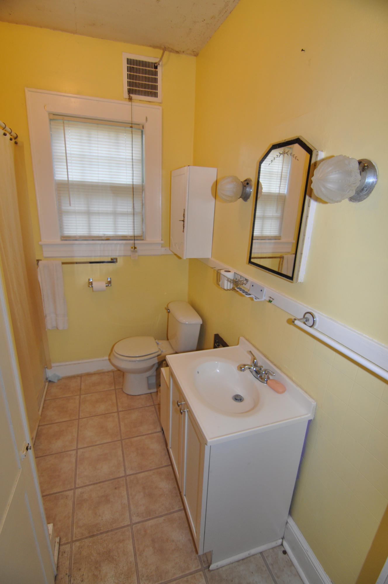 8062 Roanoke Road Fincastle, VA 24090 - Photo 11 of 13 Bathroom