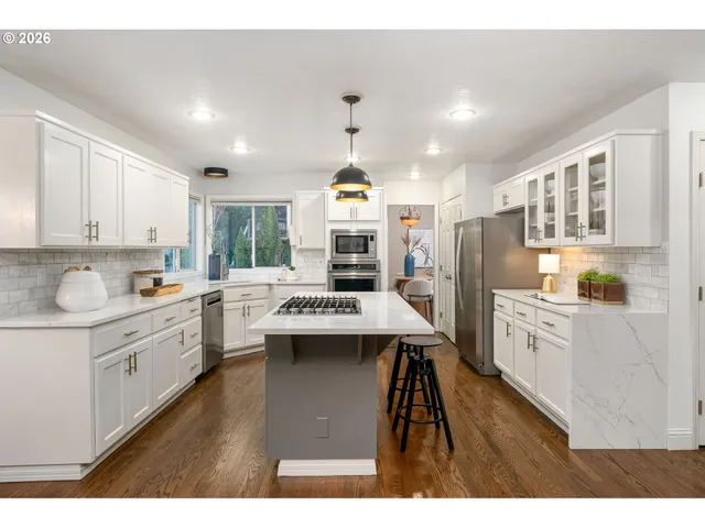 $799,000 | 6703 Southwest Moonshadow Court, Portland, OR 97223