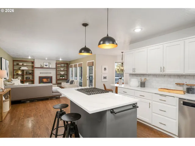 $799,000 | 6703 Southwest Moonshadow Court, Portland, OR 97223