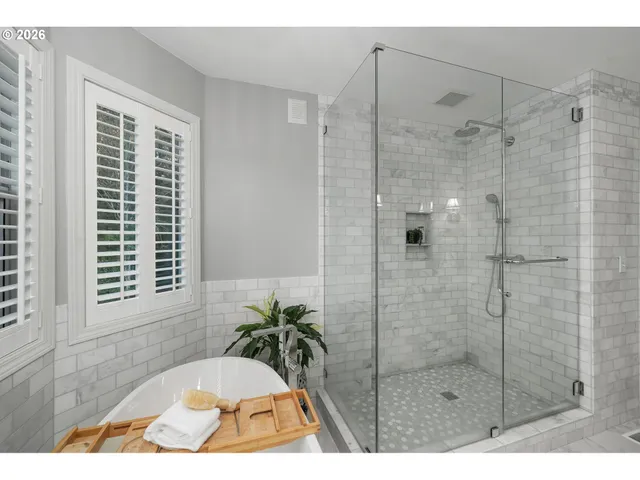 $799,000 | 6703 Southwest Moonshadow Court, Portland, OR 97223