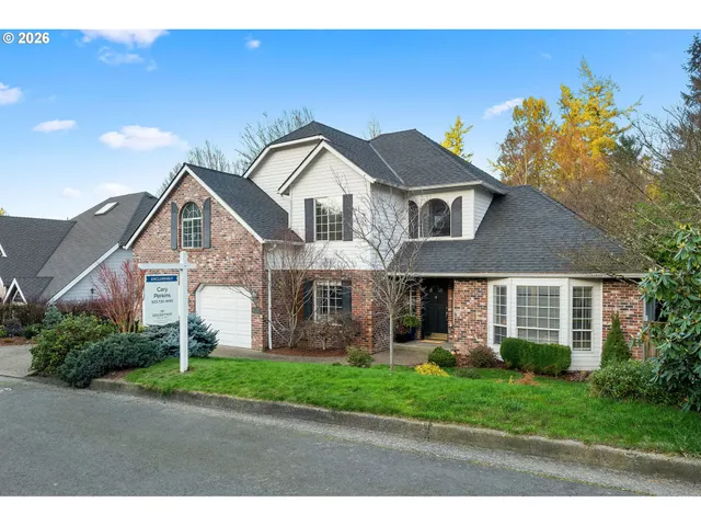$799,000 | 6703 Southwest Moonshadow Court, Portland, OR 97223
