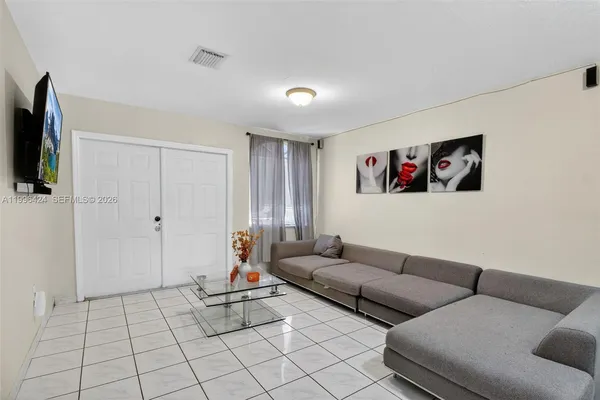 $3,200 | 18615 Northwest 84th Pl., Unit 1021, Hialeah, FL 33015