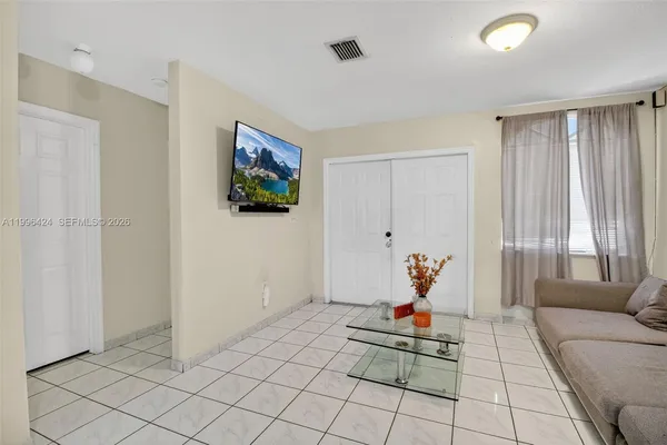 $3,200 | 18615 Northwest 84th Pl., Unit 1021, Hialeah, FL 33015