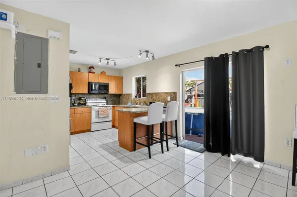 $3,200 | 18615 Northwest 84th Pl., Unit 1021, Hialeah, FL 33015