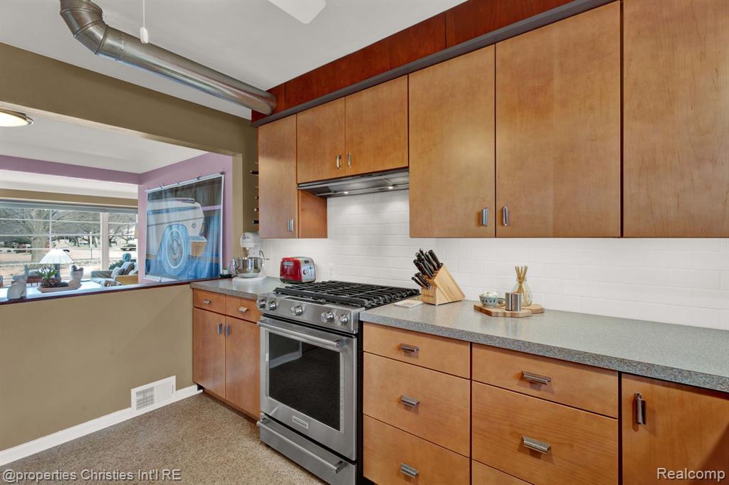 32630 Evergreen Road Beverly Hills, MI 48025 - Photo 14 of 37