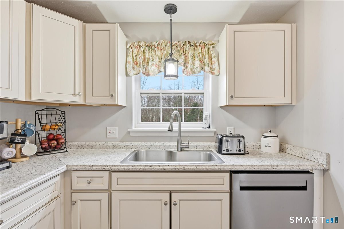 291 Dow Road Plainfield, CT 06374 - Photo 10 of 40