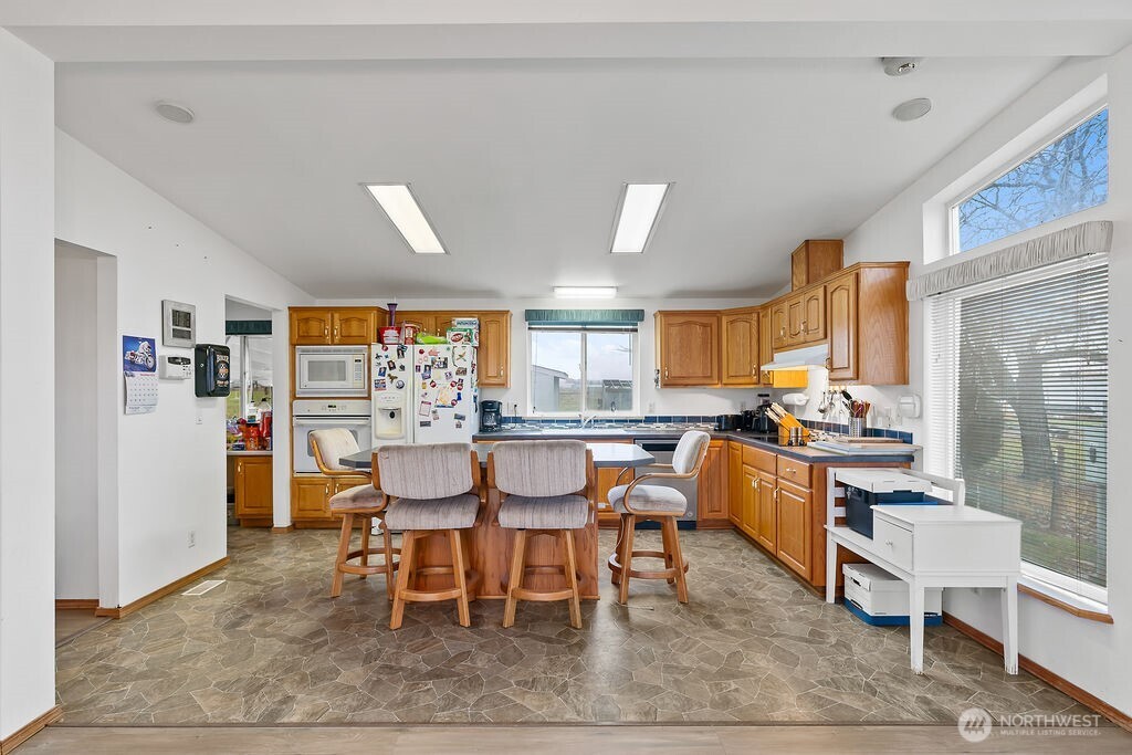 163106 West North River Road Prosser, WA 99350 - Photo 9 of 31 a view of a dining room with furniture