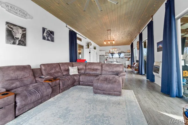 $1,200,000 | 555 Morning Star Circle, Perryville, MO 63775