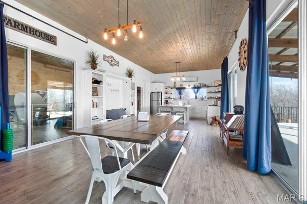$1,200,000 | 555 Morning Star Circle, Perryville, MO 63775