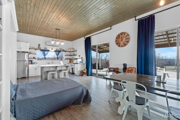 $1,200,000 | 555 Morning Star Circle, Perryville, MO 63775