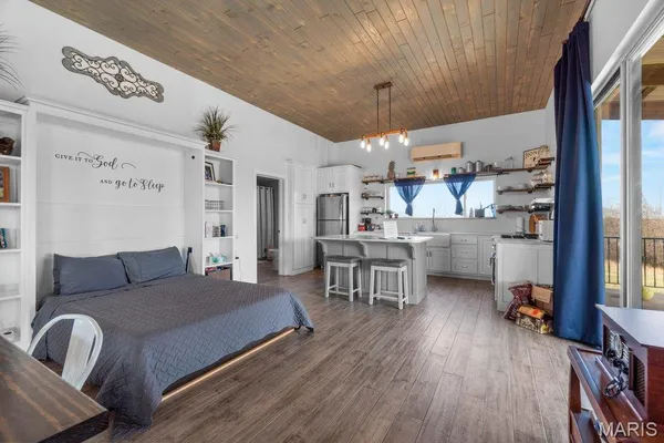 $1,200,000 | 555 Morning Star Circle, Perryville, MO 63775