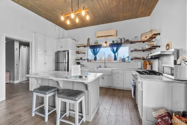 $1,200,000 | 555 Morning Star Circle, Perryville, MO 63775