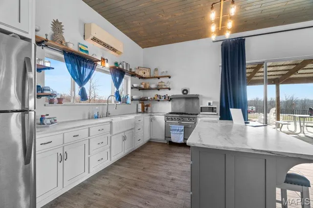 $1,200,000 | 555 Morning Star Circle, Perryville, MO 63775