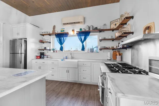 $1,200,000 | 555 Morning Star Circle, Perryville, MO 63775