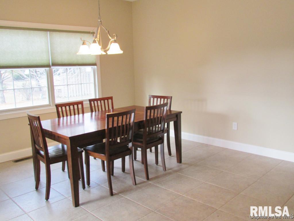 1817 Interlacken Drive Springfield, IL 62704 - Photo 6 of 15 Gallery Image 6