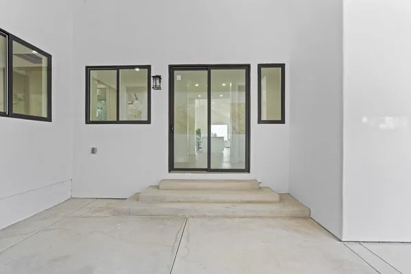a view of entryway with a front door
