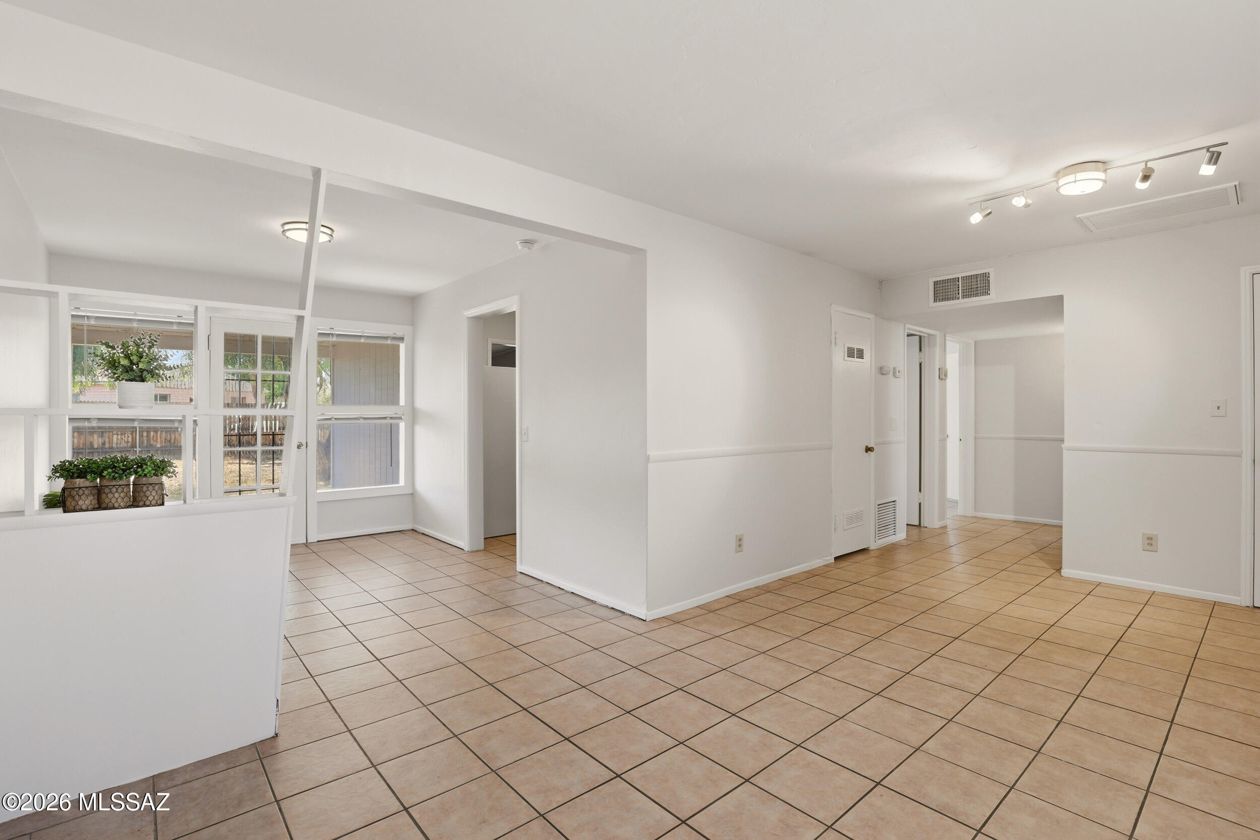1413 North Craycroft Road Tucson, AZ 85712 - Photo 2 of 24