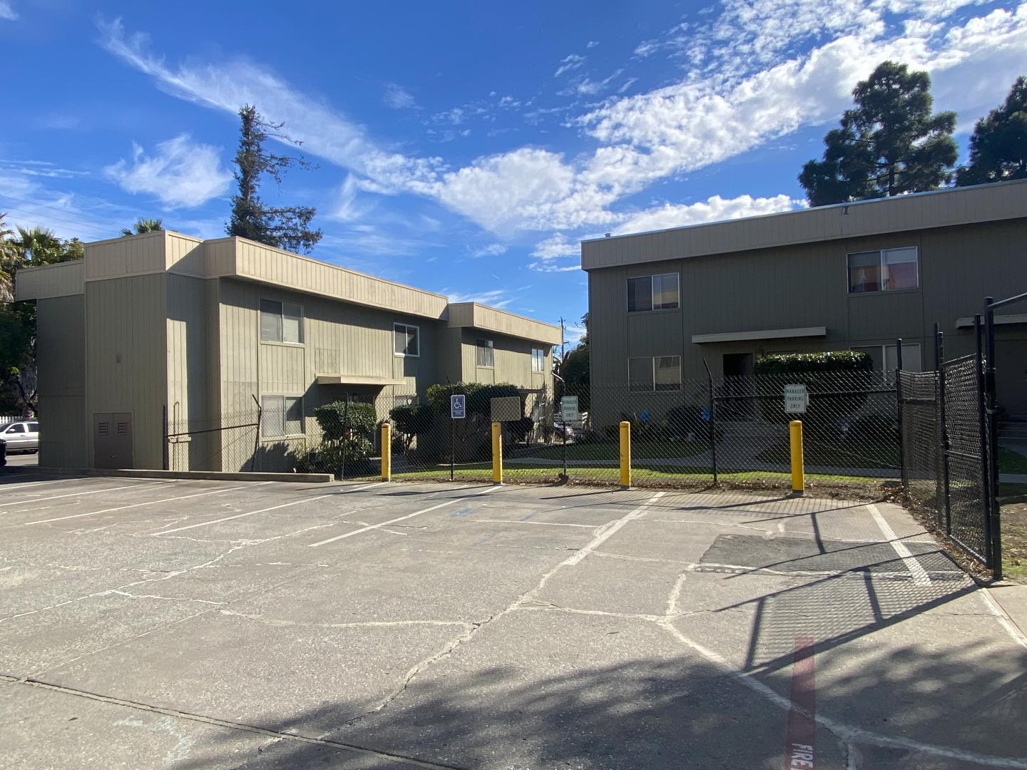 850 Garner Avenue Salinas, CA 93905 - Photo 6 of 7 a view of a building with sitting space