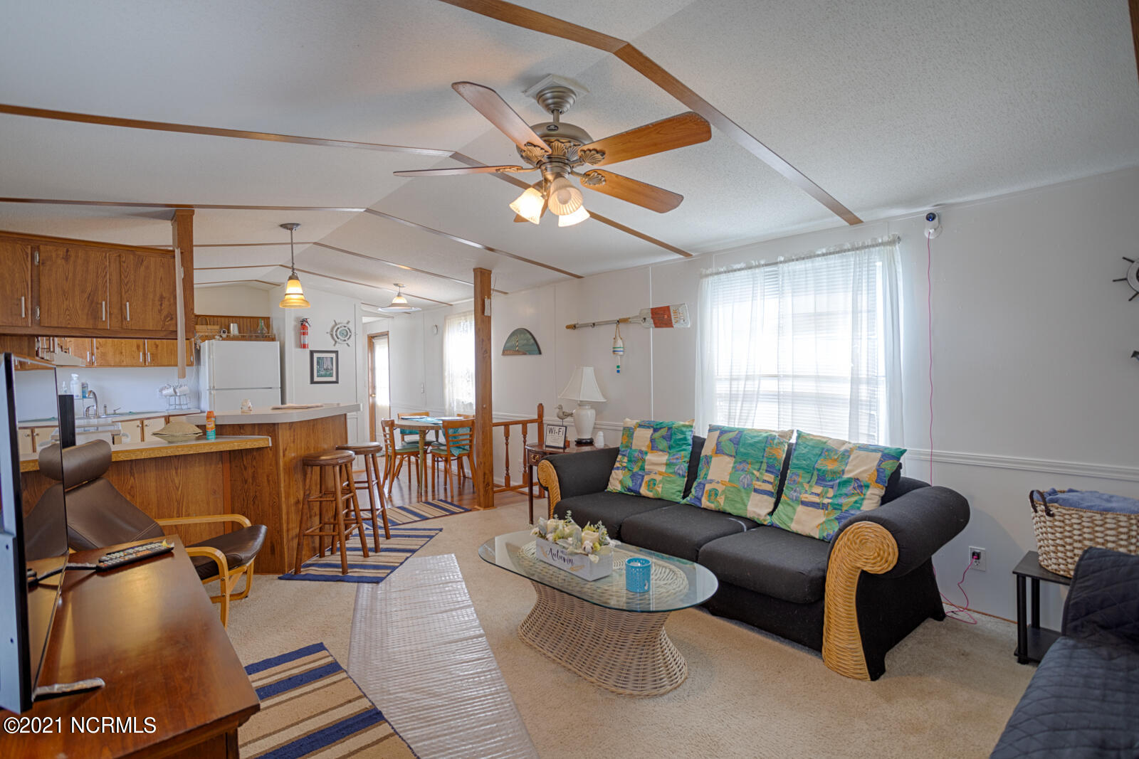298 Ralph's Road Belhaven, NC 27810 - Photo 9 of 32 09-Living room
