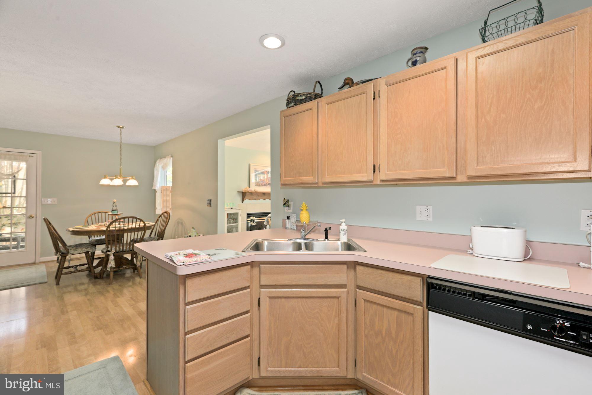157 Sandyhook Road Ocean Pines, MD 21811 - Photo 10 of 40 Kitchen with Peninsula Island