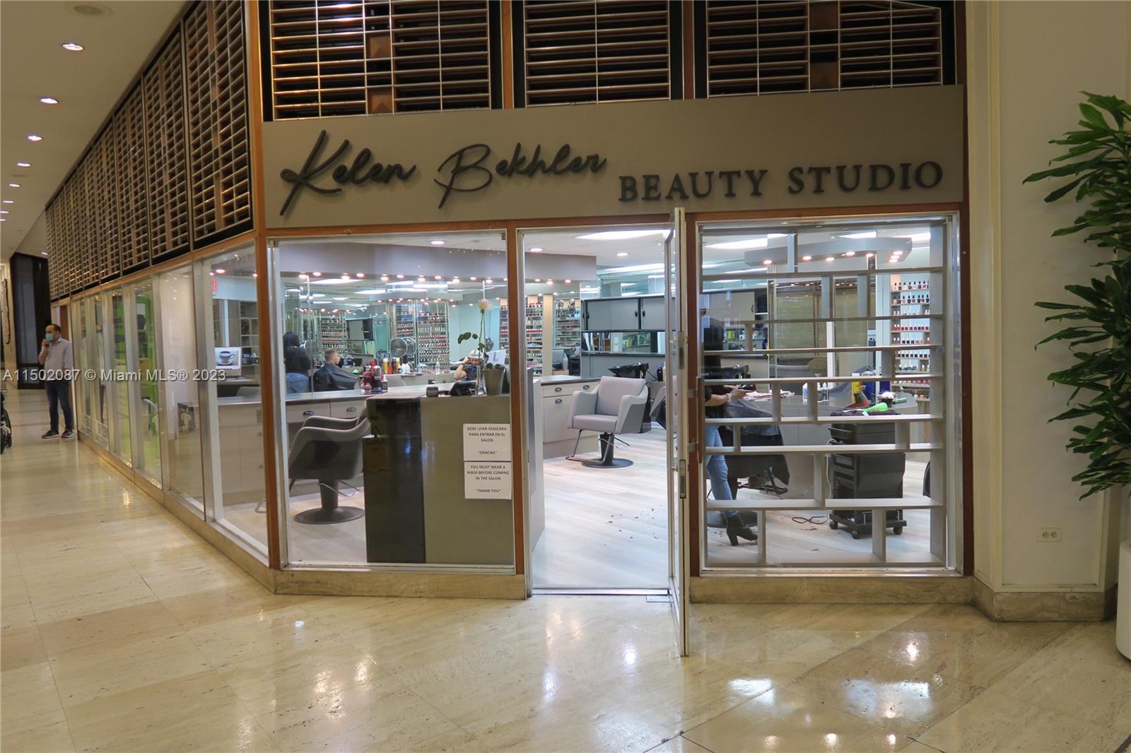 999 Brickell Bay Drive, Unit 1908 Miami, FL 33131 - Photo 11 of 57 a view of a building with living room