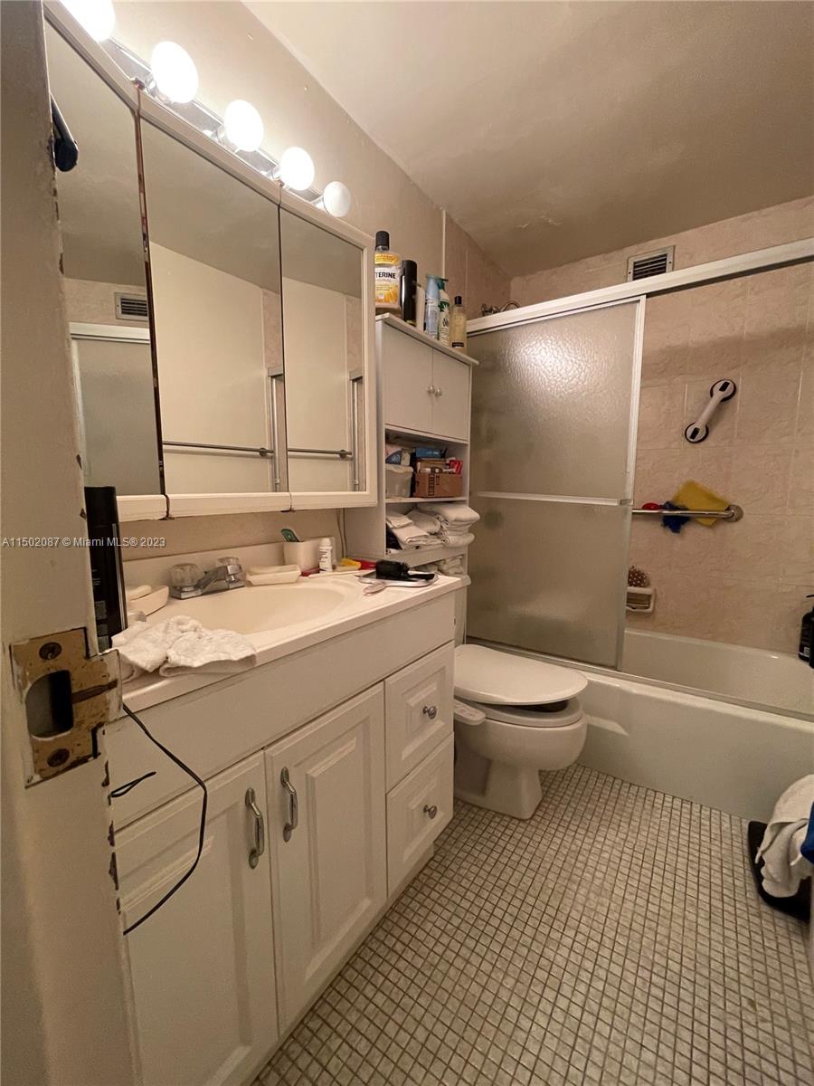 999 Brickell Bay Drive, Unit 1908 Miami, FL 33131 - Photo 30 of 57 a bathroom with a sink toilet a shower and a mirror