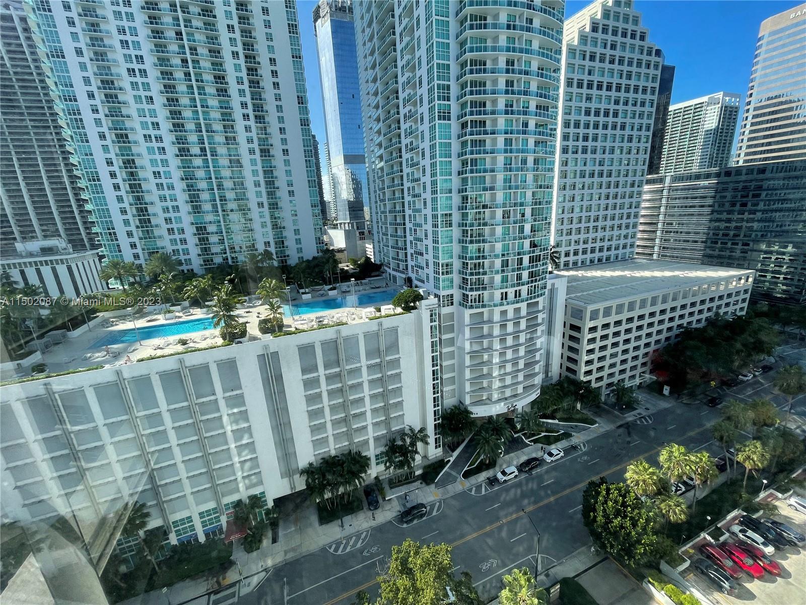 999 Brickell Bay Drive, Unit 1908 Miami, FL 33131 - Photo 52 of 57 a front view of a building