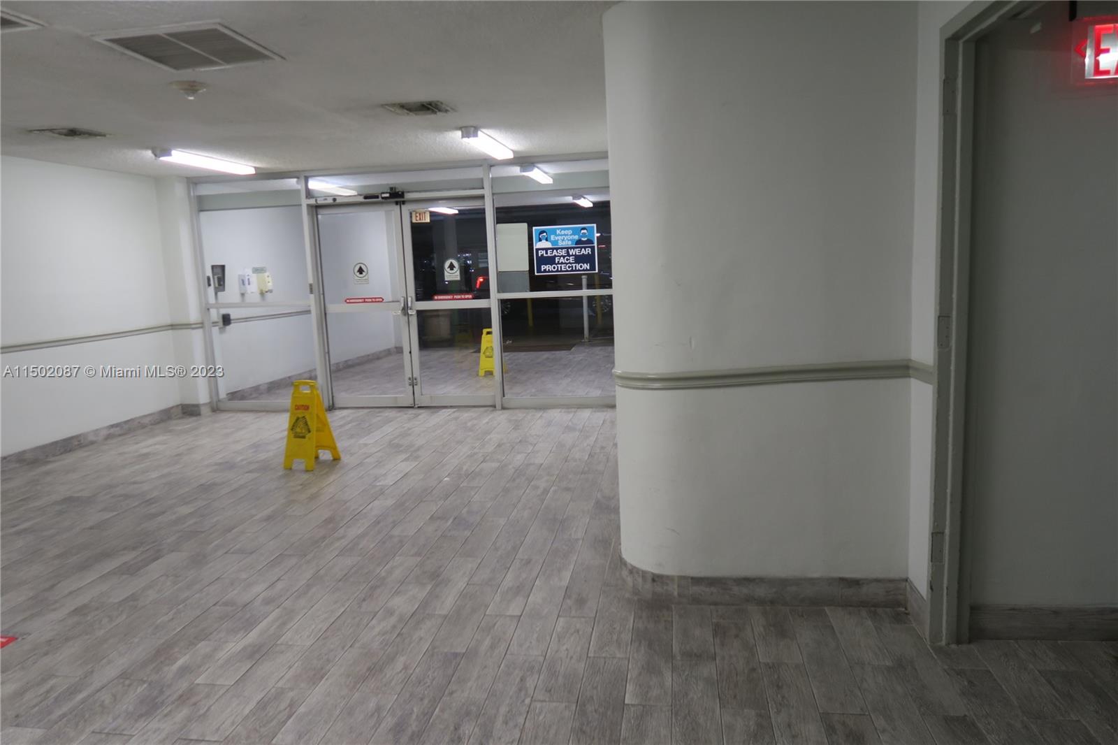 999 Brickell Bay Drive, Unit 1908 Miami, FL 33131 - Photo 9 of 57