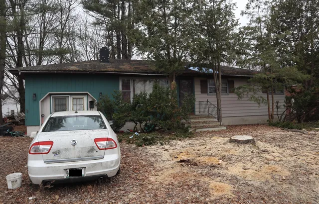 $100,000 | 17 Heselton Street, Skowhegan, ME 04976