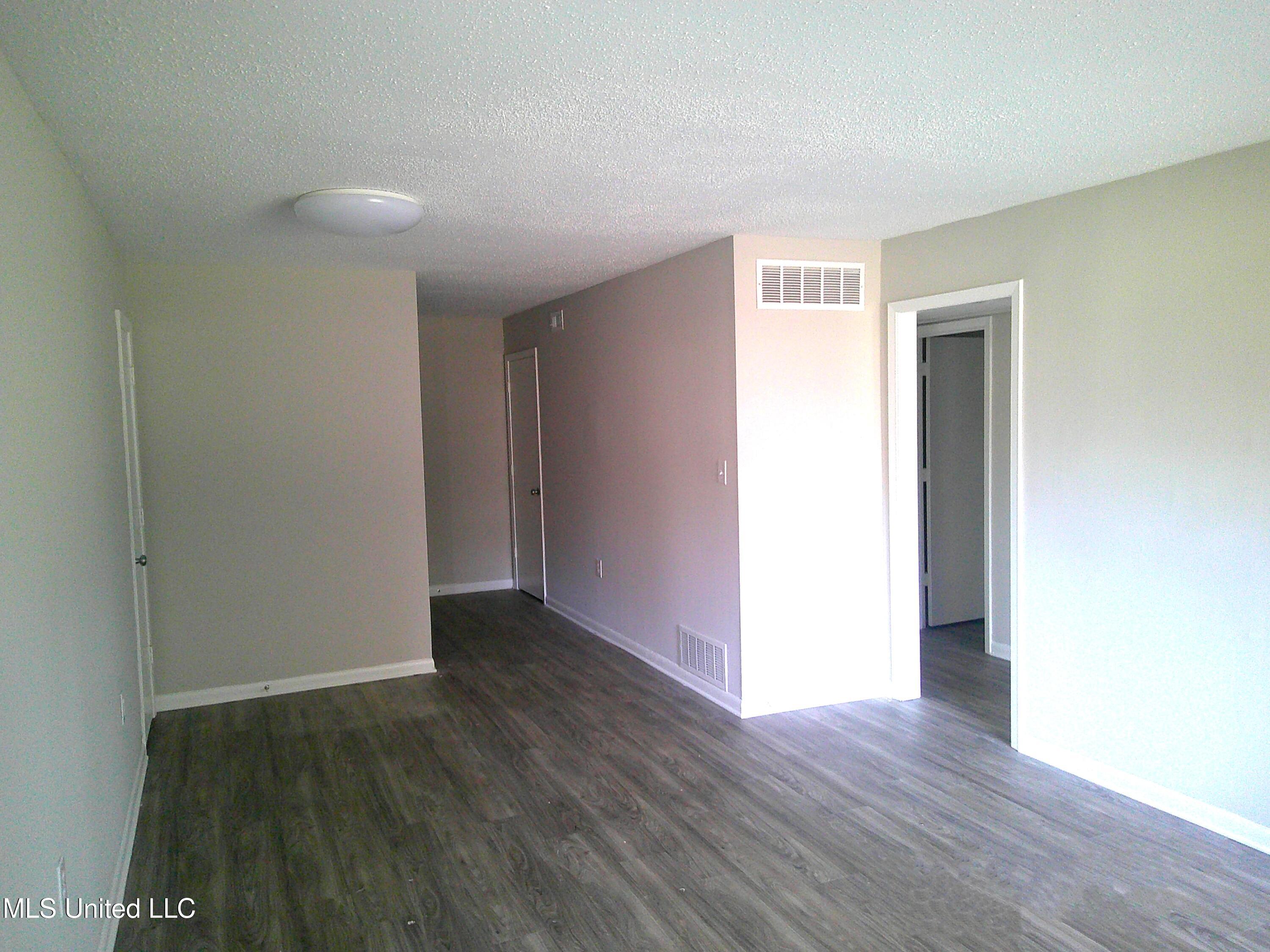 433 Meadowlark Drive, Unit B4 Canton, MS 39046 - Photo 4 of 7 4