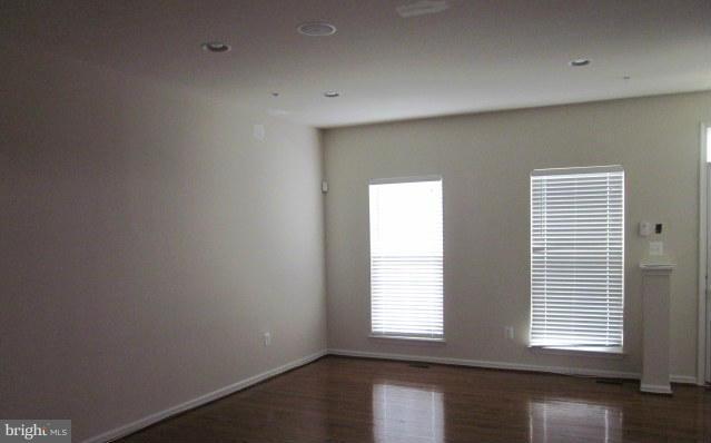 2500 St Marys View Road Accokeek, MD 20607 - Photo 4 of 13 Living Room