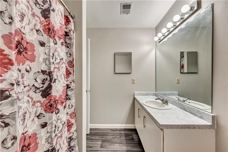 1208 Kenzie Road Pittsburgh, PA 15205 - Photo 18 of 25 Full Bathroom