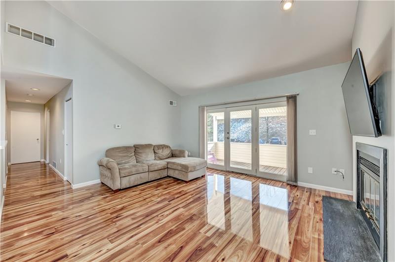 1208 Kenzie Road Pittsburgh, PA 15205 - Photo 4 of 25 Living Room